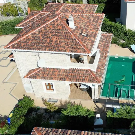 Noah - 4 Bedrooms, 4 Bathrooms, Heated Inside Pool, Jacuzzi, Sauna, Gym *