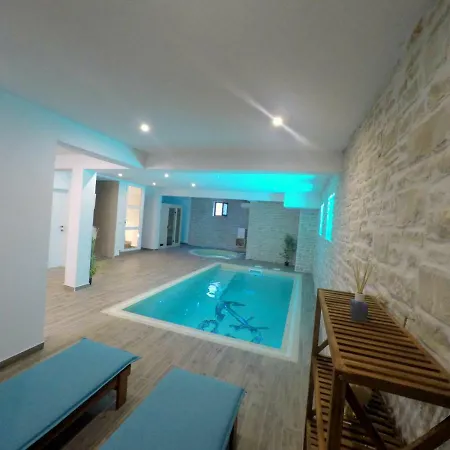 Noah - 4 Bedrooms, 4 Bathrooms, Heated Inside Pool, Jacuzzi, Sauna, Gym Kornić