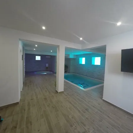 Noah - 4 Bedrooms, 4 Bathrooms, Heated Inside Pool, Jacuzzi, Sauna, Gym * Kornić