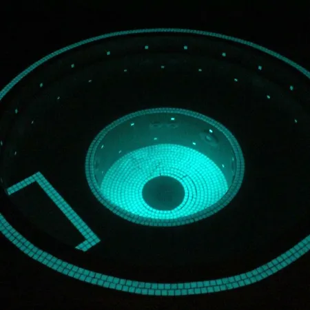 Noah - 4 Bedrooms, 4 Bathrooms, Heated Inside Pool, Jacuzzi, Sauna, Gym *