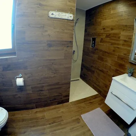 Noah - 4 Bedrooms, 4 Bathrooms, Heated Inside Pool, Jacuzzi, Sauna, Gym *