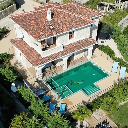 Βίλα Noah - 4 Bedrooms, 4 Bathrooms, Heated Inside Pool, Jacuzzi, Sauna, Gym *