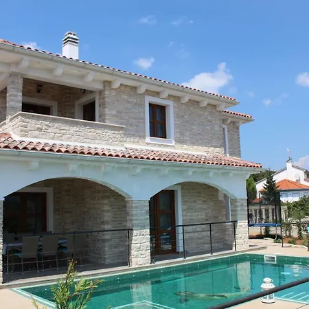 Noah - 4 Bedrooms, 4 Bathrooms, Heated Inside Pool, Jacuzzi, Sauna, Gym Kornić