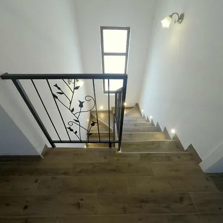 빌라 Noah - 4 Bedrooms, 4 Bathrooms, Heated Inside Pool, Jacuzzi, Sauna, Gym