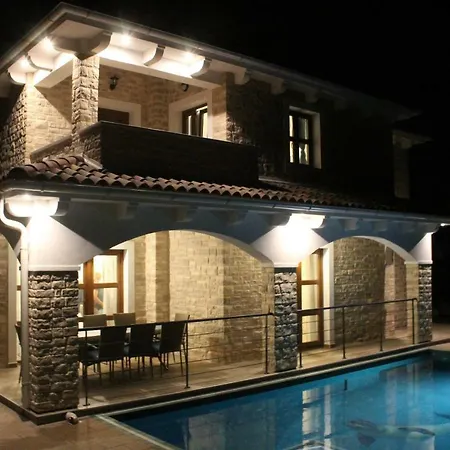 빌라 Noah - 4 Bedrooms, 4 Bathrooms, Heated Inside Pool, Jacuzzi, Sauna, Gym Kornić