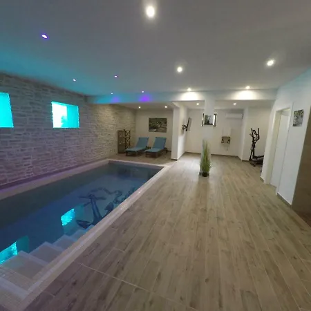 Noah - 4 Bedrooms, 4 Bathrooms, Heated Inside Pool, Jacuzzi, Sauna, Gym 빌라 Kornić